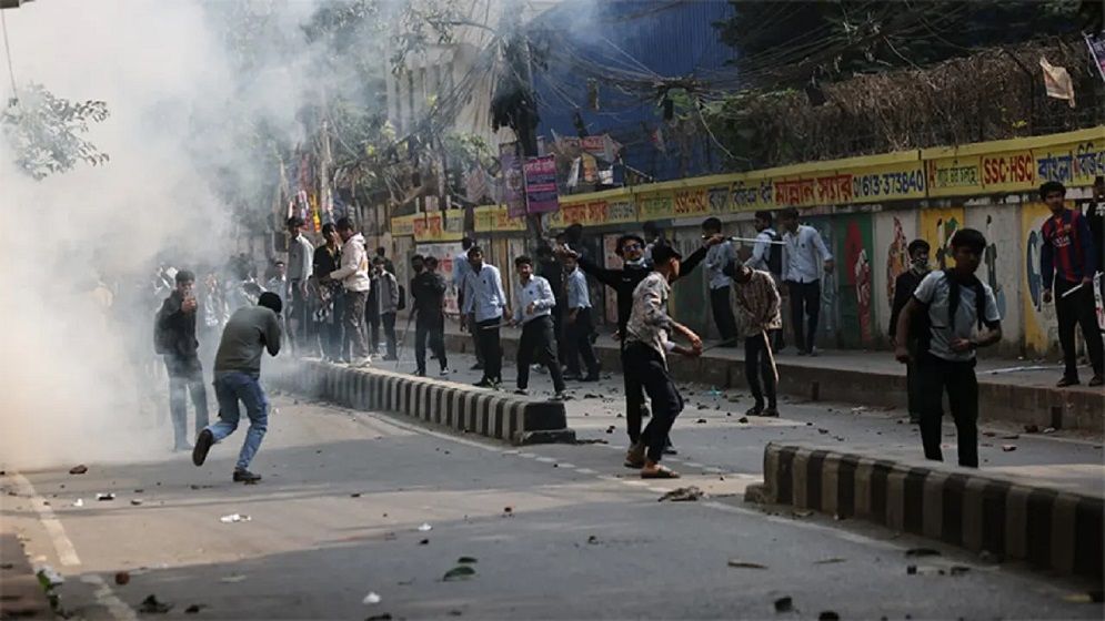 ঢাকা কলেজ-আইডিয়াল কলেজের শিক্ষার্থীদের সংঘর্ষ