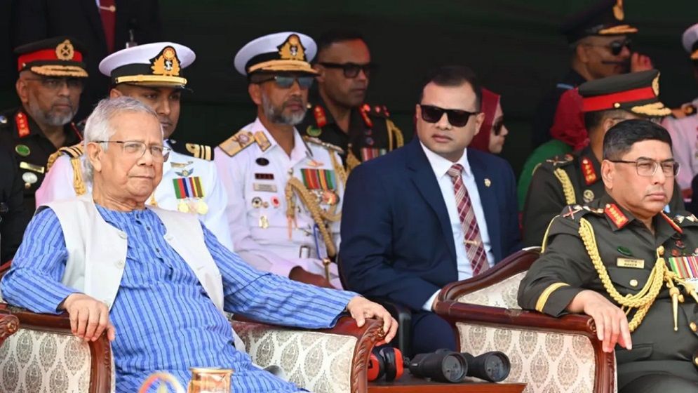 সশস্ত্র বাহিনীর বিজয় দিবস অনুষ্ঠানে উপস্থিত প্রধান উপদেষ্টা