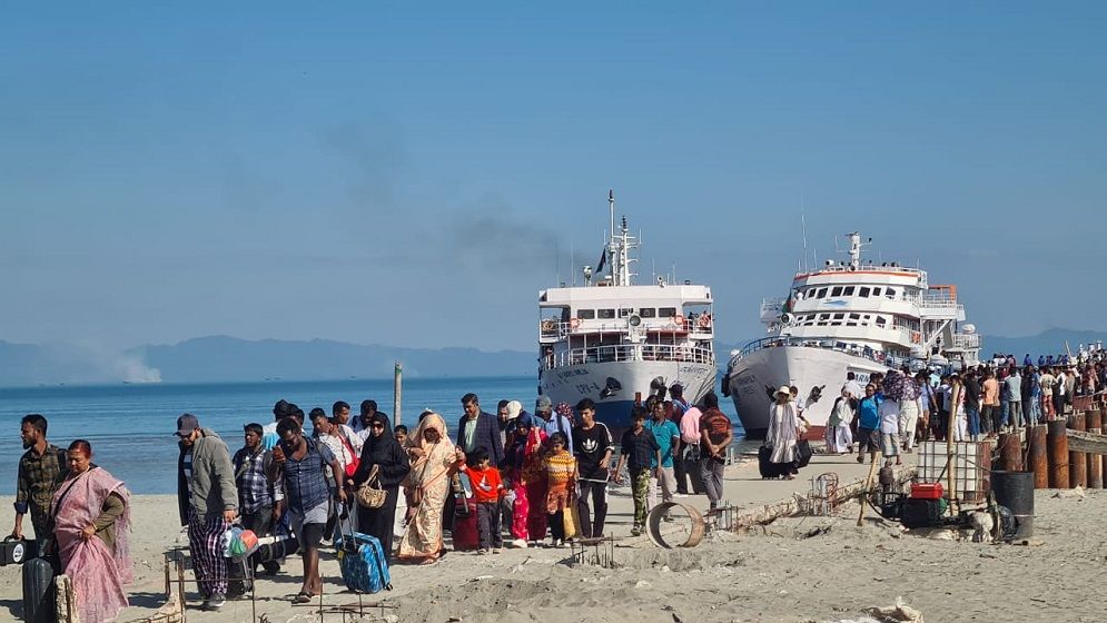 সেন্টমার্টিনের টিকেট জালিয়াতি রোধে মাঠে প্রশাসন
