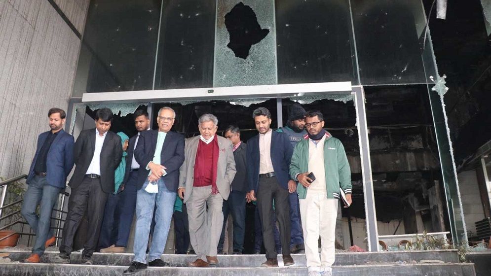 প্রথম আলো ও ডেইলি স্টার কার্যালয় পরিদর্শনে নৌপরিবহন উপদেষ্টা