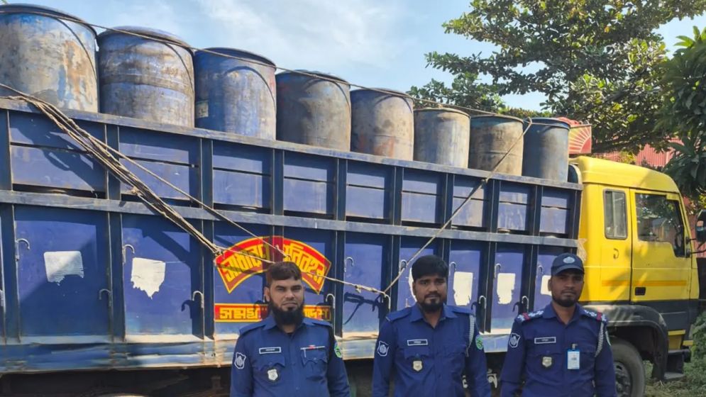 ছিনতাই হওয়া ৭০ ব্যারেল সয়াবিন তেলসহ ট্রাক উদ্ধার