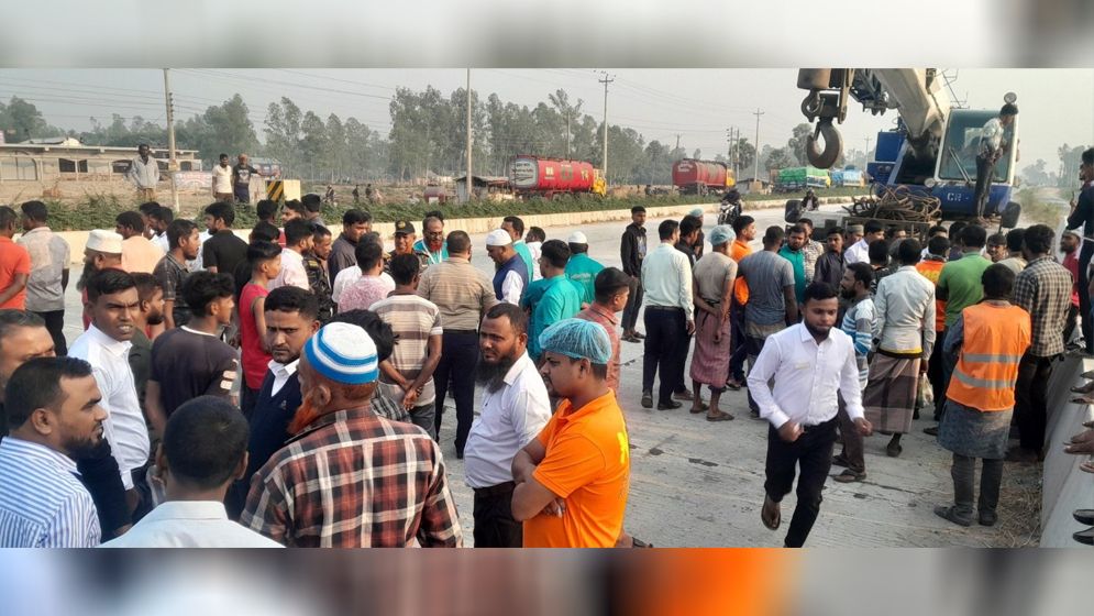 নাবিল হাইওয়ে হোটেলের সামনে ঝুঁকিপূর্ণ ইউটার্ন, দুর্ঘটনা রোধে দ্রুত পদক্ষেপের দাবি