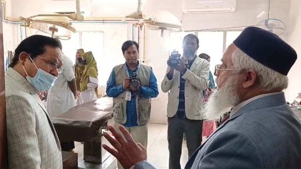 তর্কে জড়ানো সেই চিকিৎসককে অব্যাহতি, কারণ দর্শানোর নোটিস