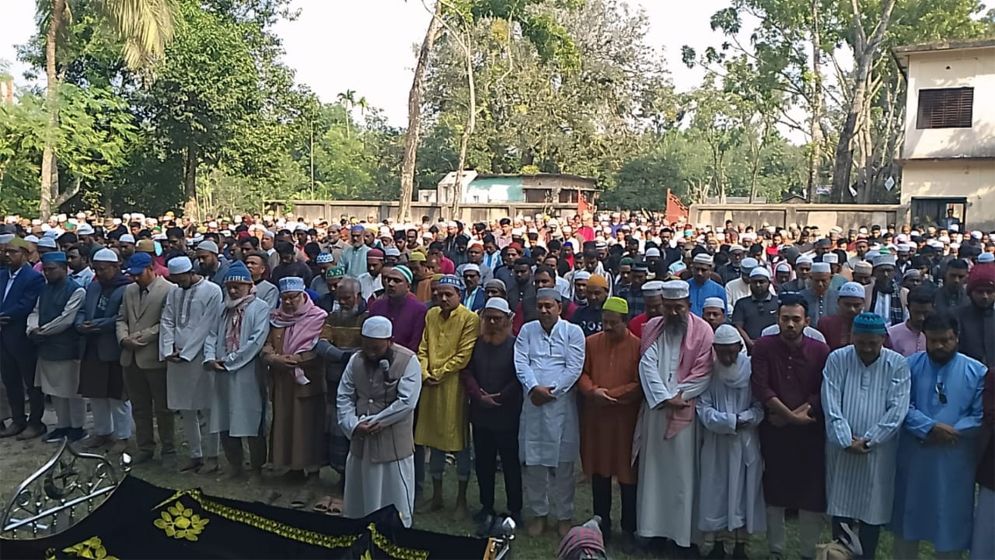 পাইকগাছায় শিক্ষক বদিউজ্জামানকে পারিবারিক কবরস্থানে দাফন সম্পন্ন