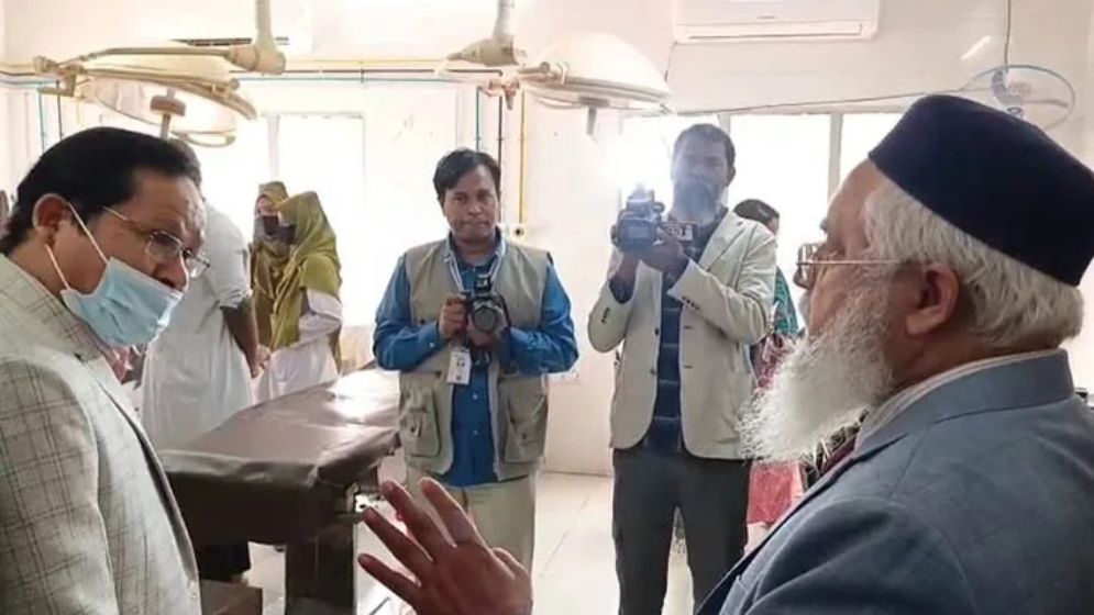 নিঃশর্ত ক্ষমা চাইলেন সেই চিকিৎসক