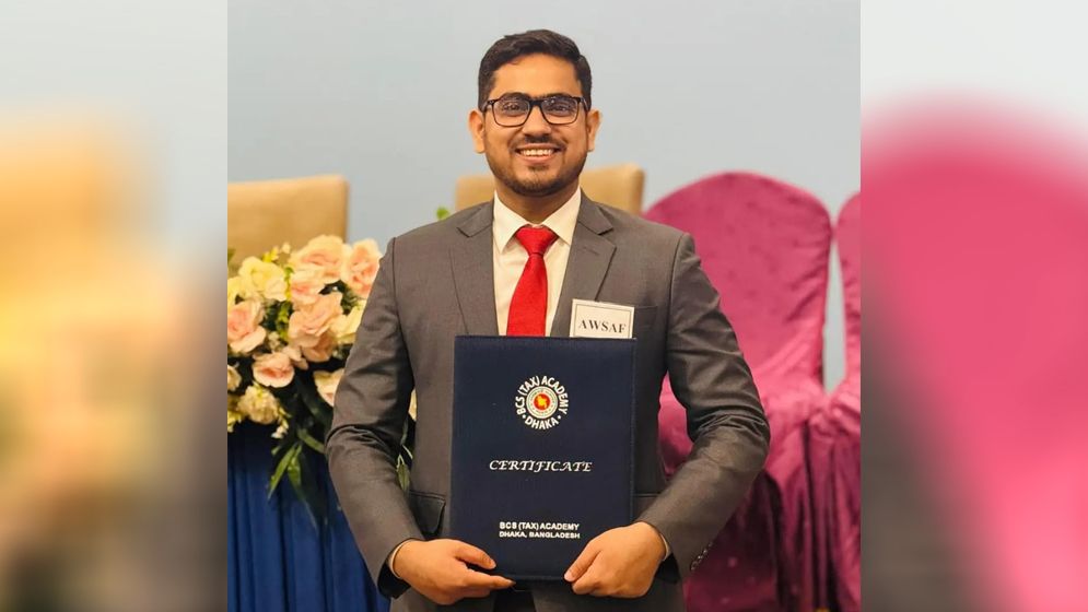 পরপর তিনবার ক্যাডার, ৪৫তম বিসিএসে  প্রশাসন ক্যাডারে দ্বিতীয় স্থান অর্জন নাহিদের