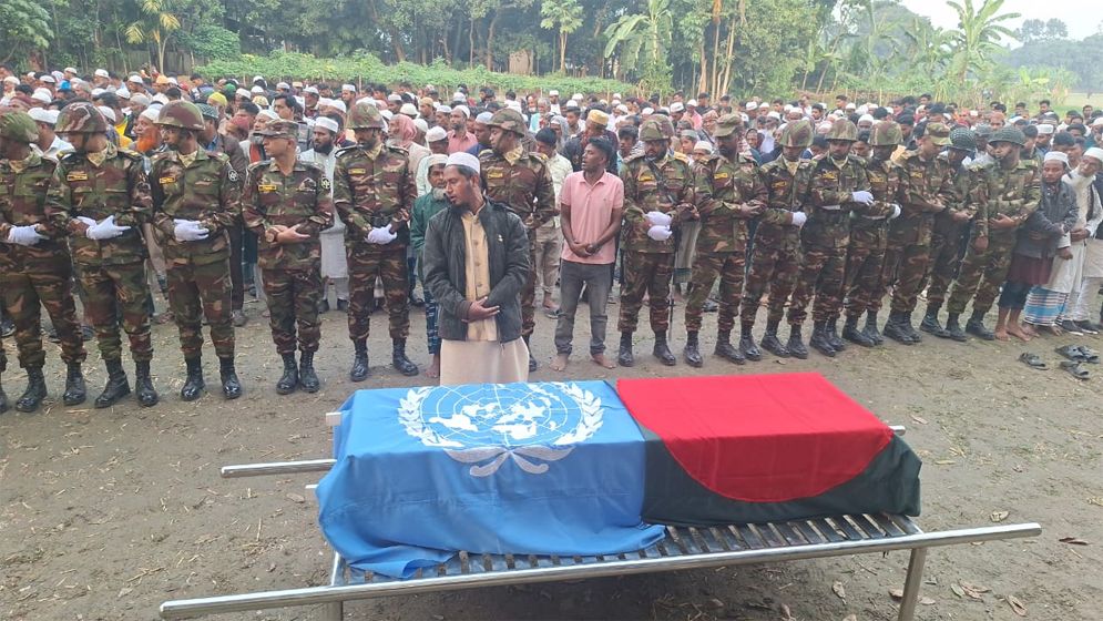 সুদানে হামলায় নিহত সেনাসদস্য জাহাঙ্গীর আলমকে রাষ্ট্রীয় মর্যাদায় দাফন সম্পন্ন