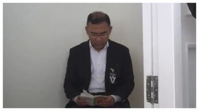 মায়ের পাশে কোরআন তেলাওয়াত করছেন তারেক রহমান