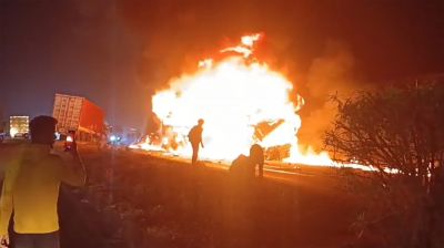 ট্রাকের ধাক্কায় দাউদাউ করে জ্বলে উঠল বাস, জীবন্ত পুড়ল ১০ জন