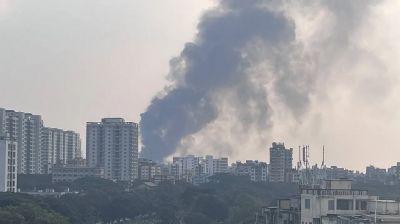 লালবাগে প্লাস্টিক গোডাউনে আগুন