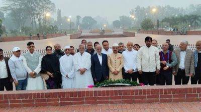 জাতীয় স্মৃতিসৌধে তারেক রহমানের পক্ষ থেকে বিএনপির শ্রদ্ধা নিবেদন