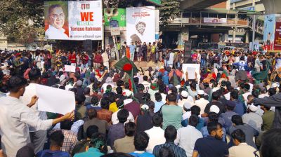 হাদি হত্যার বিচারের দাবিতে আট বিভাগীয় শহরে একযোগে অবরোধ ইনকিলাব মঞ্চের