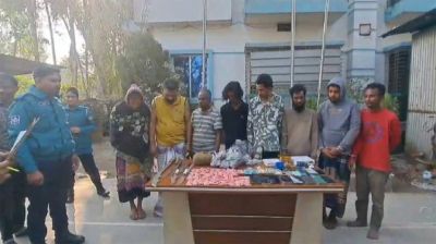 গাজীপুরে যৌথ বাহিনীর অভিযানে ৮ মাদক ব্যবসায়ী আটক