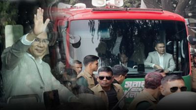 বাসে করে সংবর্ধনা মঞ্চে তারেক রহমান