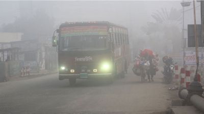 পঞ্চগড়ে মৌসুমের প্রথম শৈত্যপ্রবাহ চলছে, ঘন কুয়াশায় বিপর্যস্ত জনজীবন