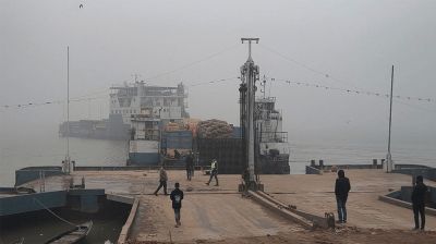 কুয়াশা কেটে যেতেই দৌলতদিয়া–পাটুরিয়া নৌরুটে সাড়ে ৯ ঘণ্টা পর ফেরি চলাচল শুরু