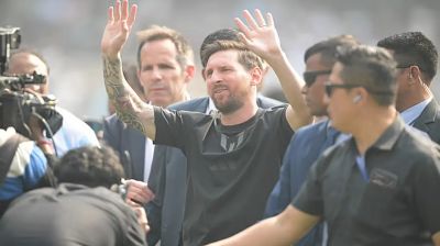 মেসিকে দেখতে না পেয়ে কলকাতায় গ্যালারিতে ভাঙচুর