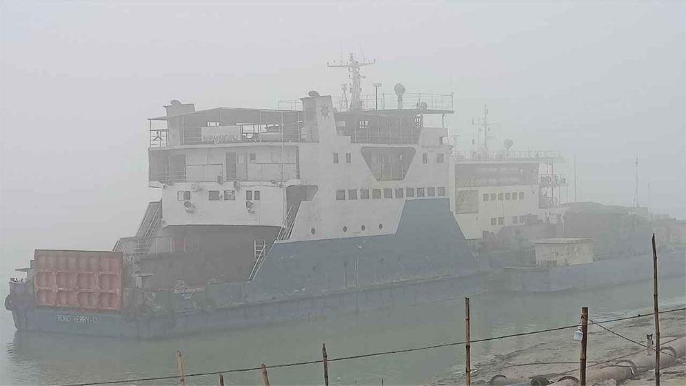 ঘন কুয়াশায় দৌলতদিয়া–পাটুরিয়া নৌরুটে ফেরি চলাচল বন্ধ