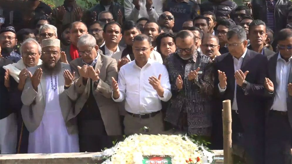 ওসমান হাদির কবর জিয়ারত করলেন তারেক রহমান