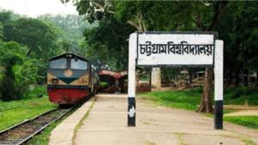 ভর্তি পরীক্ষার হলে মেয়ে, বাইরে অপেক্ষমাণ বাবার মৃত্যু