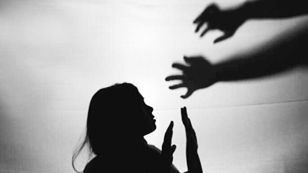 বাসায় ডেকে নিয়ে ২ শিক্ষার্থীকে ধর্ষণের অভিযোগ