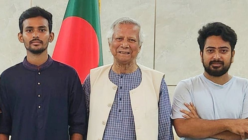 প্রধান উপদেষ্টার সঙ্গে বৈঠকে আসিফ-নাহিদ