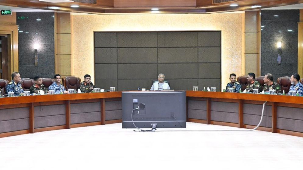 অবাধ-সুষ্ঠু নির্বাচন নিশ্চিতে সশস্ত্র বাহিনীকে সর্বোচ্চ সতর্কতার নির্দেশ প্রধান উপদেষ্টার