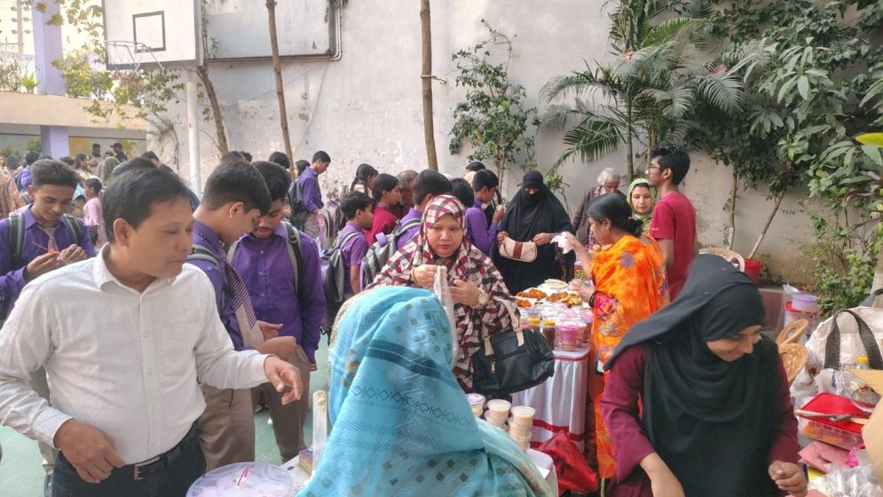 বগুড়া বীট মডেল স্কুল অ্যান্ড কলেজে বর্ণিল আয়োজনে পিঠা উৎসব