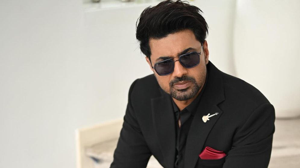 দেবের নামে চালু হল বিশেষ ডাকটিকেট