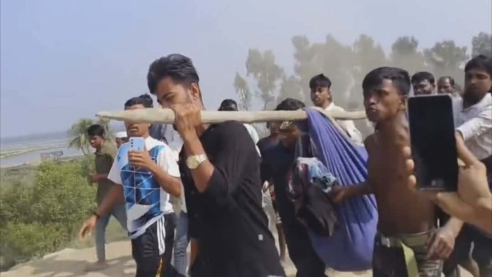 টেকনাফের হোয়াইক্যং সীমান্তে মাইন বিস্ফোরণে যুবকের পা বিচ্ছিন্ন