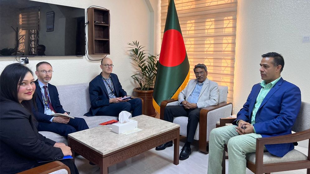 আলী রীয়াজ এর সাথে ইউরোপীয় ইউনিয়ন নির্বাচন পর্যবেক্ষণ সদস্যদের সাক্ষাৎ