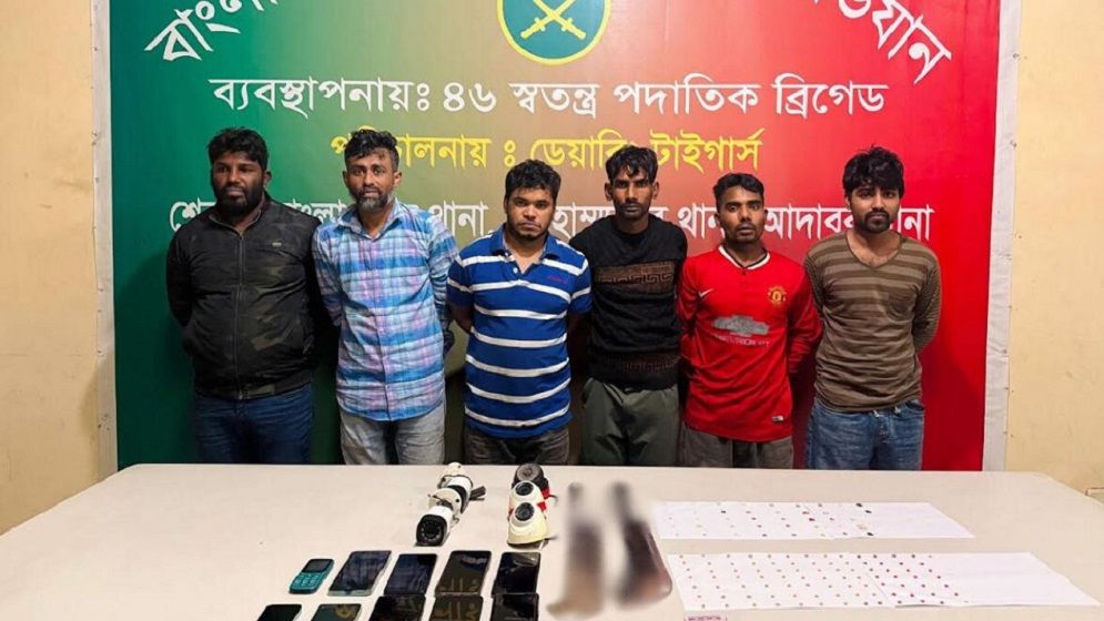 মোহাম্মদপুর ও আদাবরে সেনাবাহিনীর অভিযানে ৬ মাদক কারবারি গ্রেপ্তার