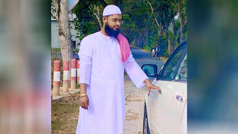 মাহফিল থেকে ফেরার পথে ইসলামী বক্তার গাড়িতে ডাকাতি, আহত ২