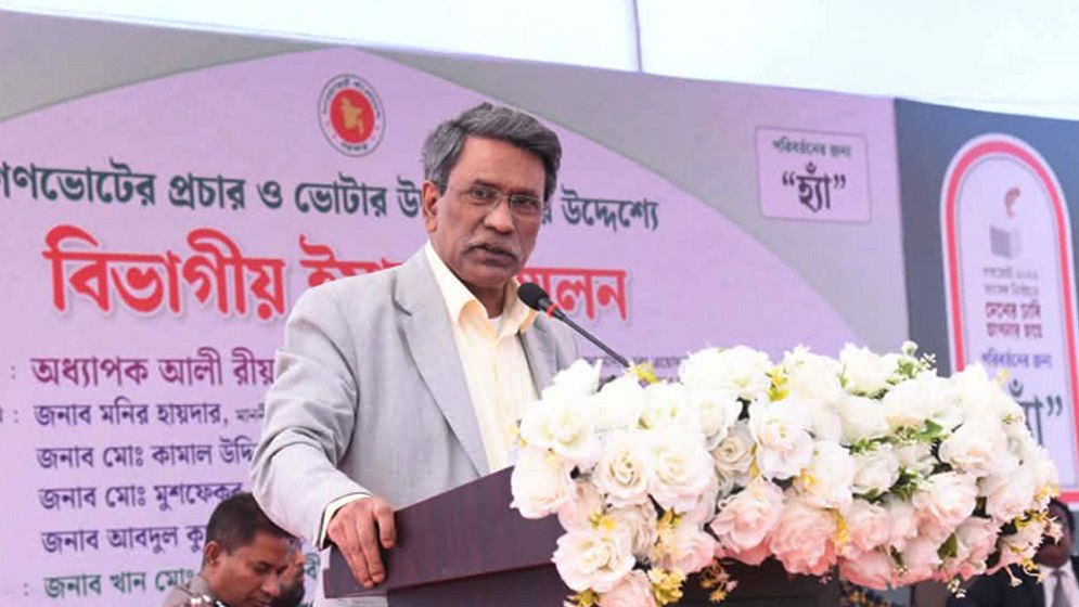 সংবিধানের দুর্বলতা দূর করতেই গণভোট : আলী রীয়াজ