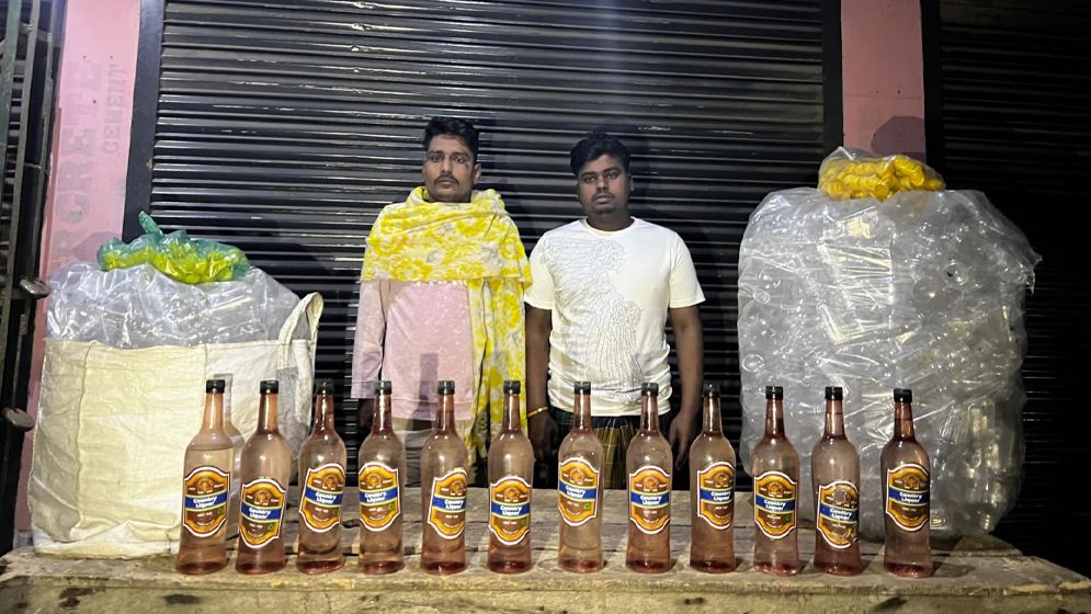 বগুড়ায় সেনাবাহিনীর অভিযানে আটক ২