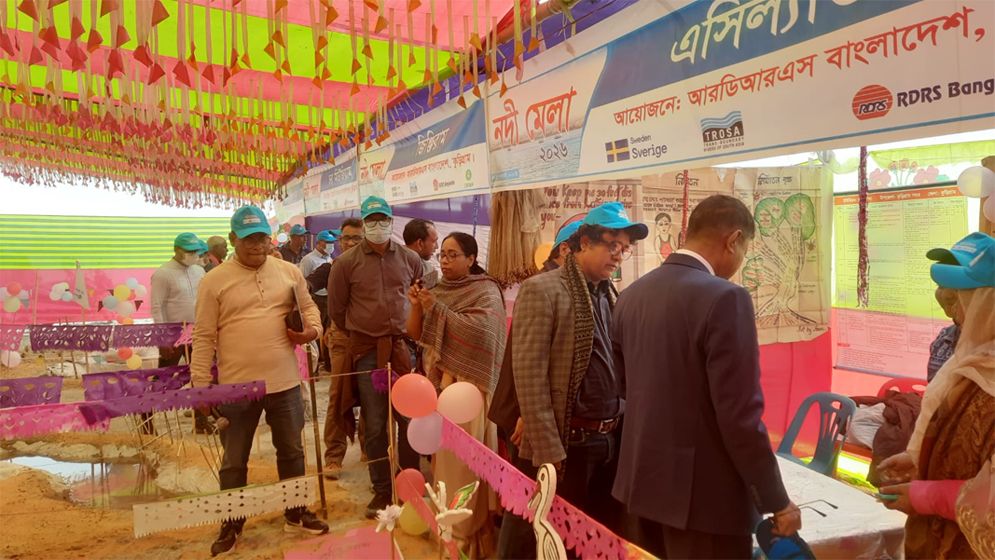 ব্রহ্মপুত্রের তীরে নদী ভাঙ্গন ও জীবিকার কথা বলল নদী মেলা