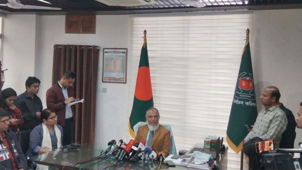 নির্বাচনে দায়িত্বে থাকা কর্মকর্তারা গণভোটের পক্ষে–বিপক্ষে যাবেন না