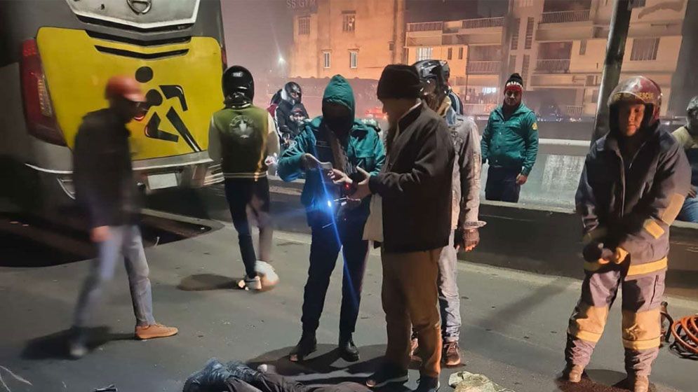 খিলগাঁও ফ্লাইওভারে কাভার্ডভ্যানের চাপায় পুলিশ সদস্য নিহত