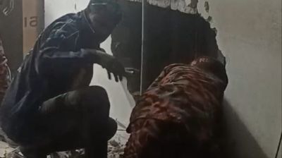 কিশোরগঞ্জে লিফটে আটকে থাকা বরসহ ১০ জনকে উদ্ধার