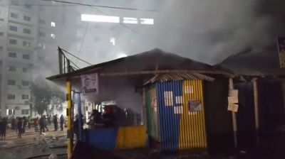 বগুড়ায় হাসপাতালের সামনে আগুনে পুড়ল দুই ওষুধের দোকান ও রেস্টুরেন্ট