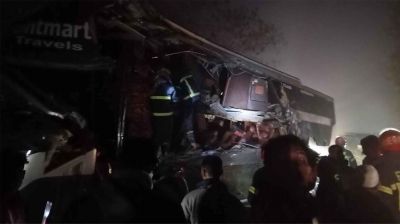 মিরসরাইয়ে দাঁড়িয়ে থাকা ট্রাকে বাসের ধাক্কা, নেভি সদস্যসহ তিনজন নিহত