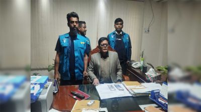 ঘুষের টাকাসহ যশোর জেলা প্রাথমিক শিক্ষা অফিসার আটক