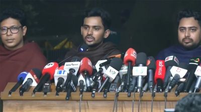 তারেক রহমানকে সবার আগে শোকজ করা উচিত: আসিফ