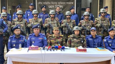 নরসিংদীতে যৌথবাহিনীর অভিযানে অস্ত্রসহ গ্রেফতার ৭