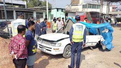 নরসিংদীতে প্রাইভেটকারে ভয়াবহ বিস্ফোরণ