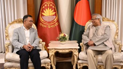 স্ত্রী-কন্যাকে নিয়ে প্রধান উপদেষ্টার সঙ্গে সাক্ষাৎ করলেন তারেক রহমান