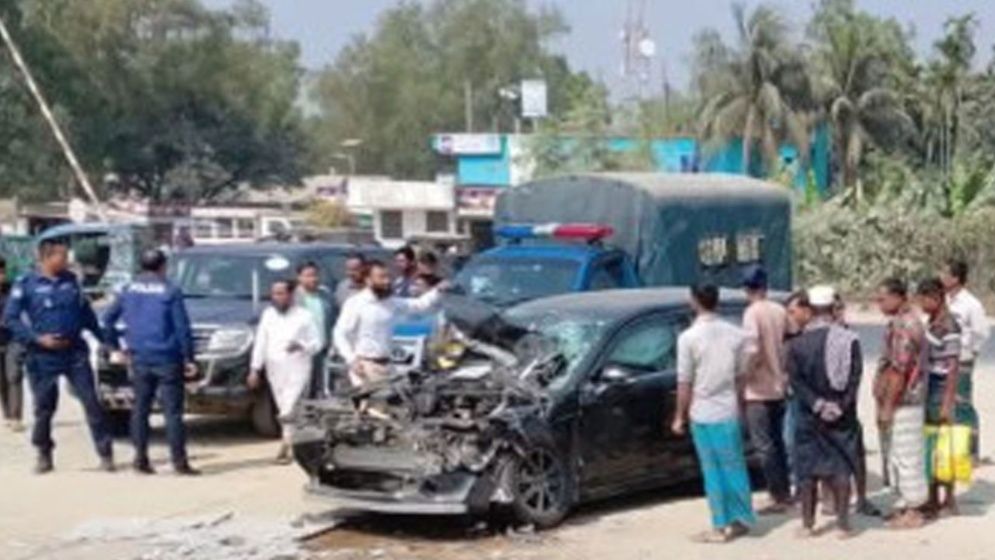 বাসচাপায় প্রাণ গেল মা-ছেলের