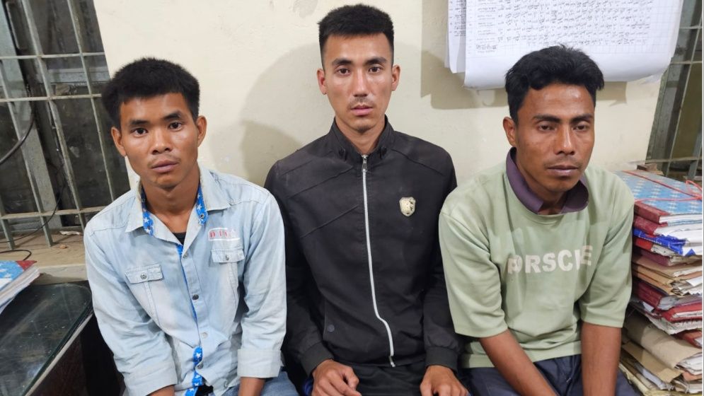 আরাকান আর্মির ৩ সদস্য আটক