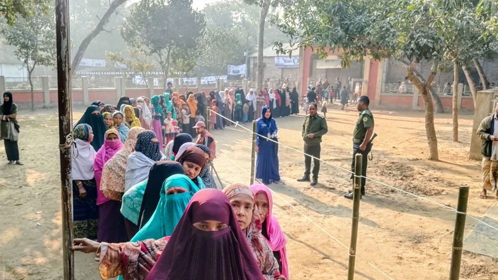 বগুড়ার সাতটি আসনে আড়াই ঘন্টায় ভোট পড়েছে ১৮.৩৬ শতাংশ