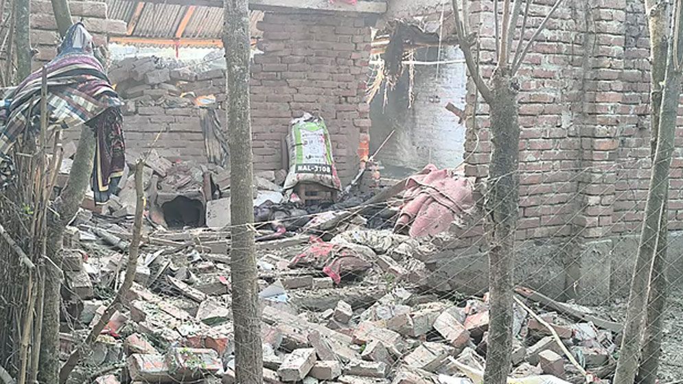 চাঁপাইনবাবগঞ্জে ককটেল তৈরির সময় বিস্ফোরণে নিহত ২